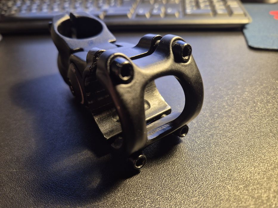 Mostek Ergotec octopus 31.8 75mm regulowany