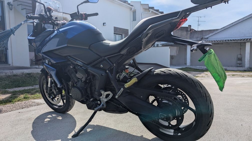 Moto Triumph 660 Sport