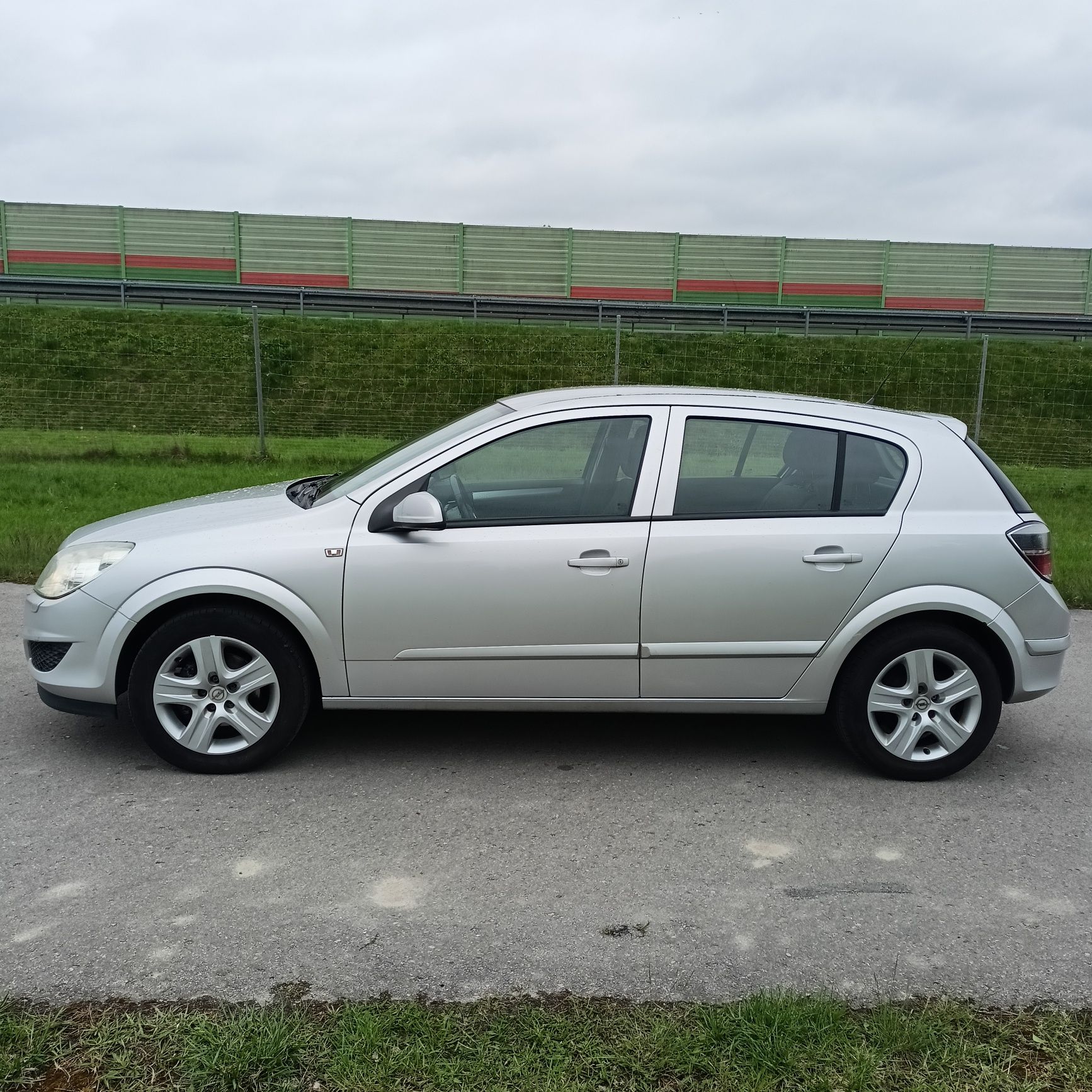 Opel Astra 1.6 benzyna 2009r. 115000km