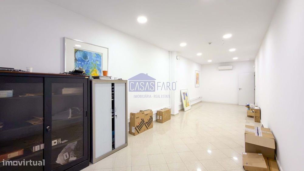 Loja com 200m2 pronta a arrendar em Faro