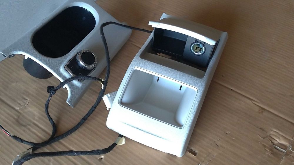 Consola central Mercedes-Benz A180 (W176). 2013