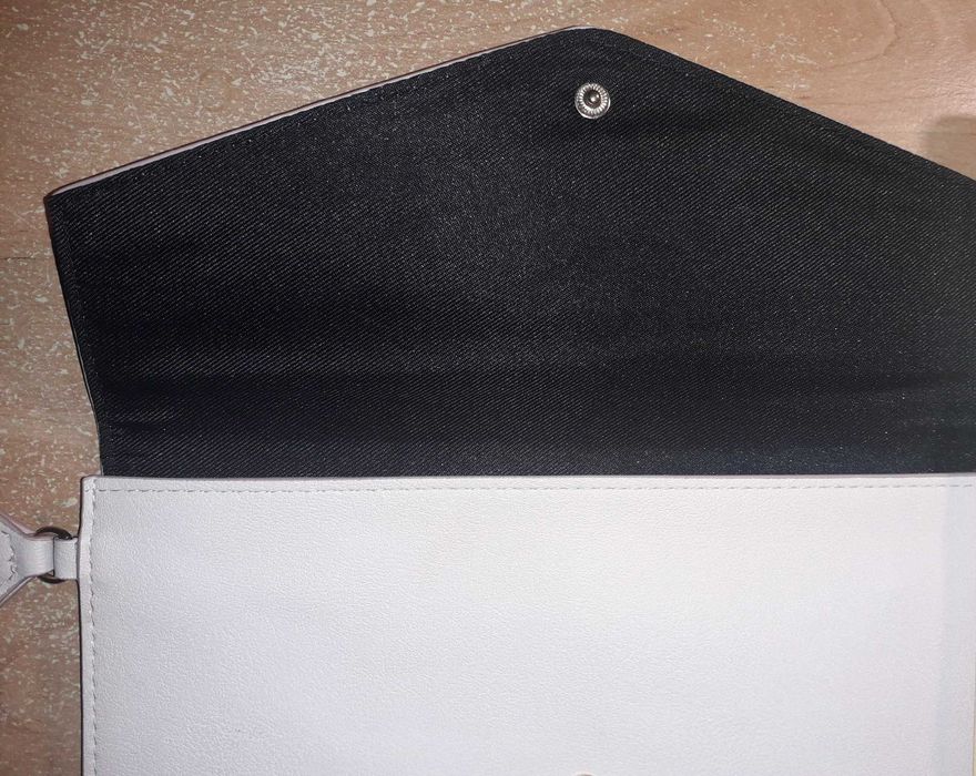 Kopertówka Bouffants & Broken Hearts (Kendra Dandy, 2021)