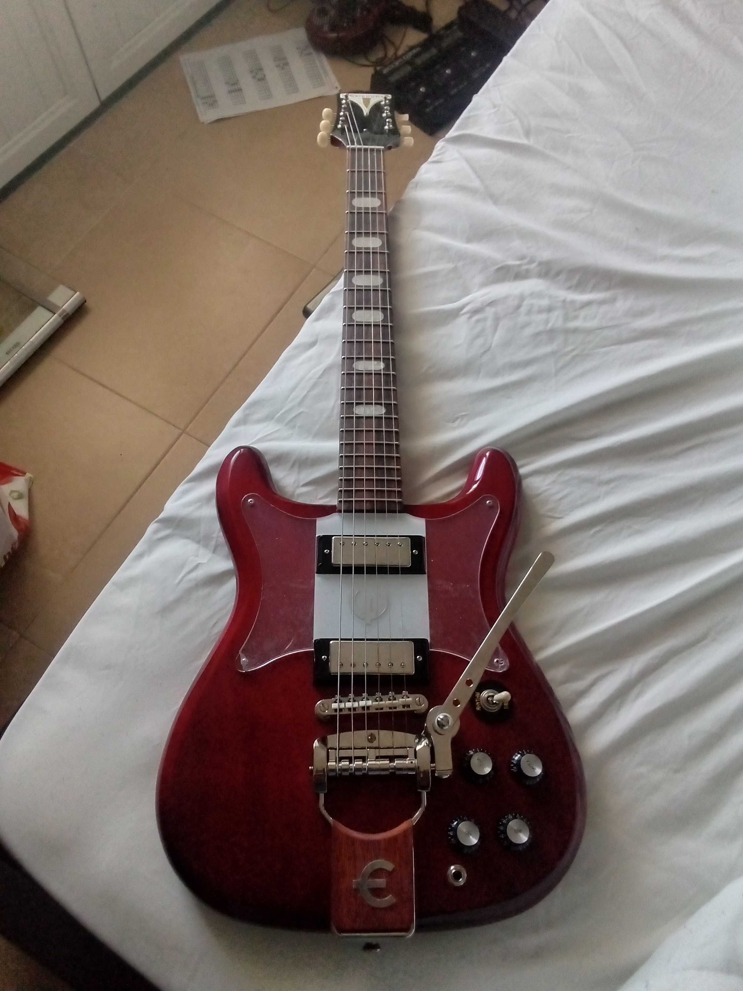 Epiphone Crestwood Custom