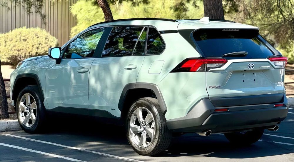 Toyota RAV4      2021