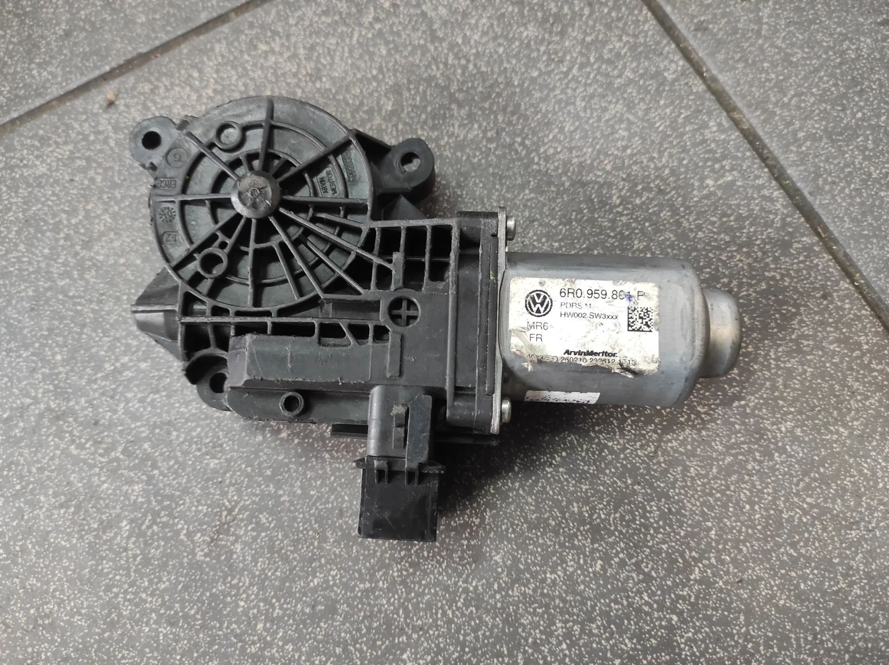 SILNICZEK MODUŁ DRZWI LEWY PRZÓD 6R0959801P VW AUDI SEAT SKODA WYSYŁKA !!!