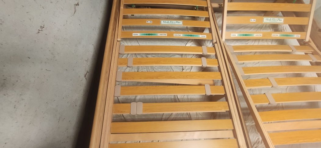 Łóżko dwuosobowe ze stelarzem