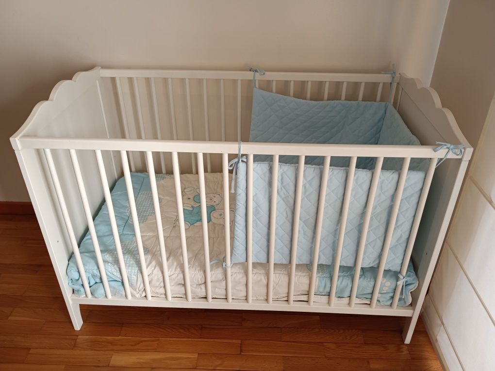 Cama/berço para bebé/criança do IKEA ( Hensvik) com oferta de colchão