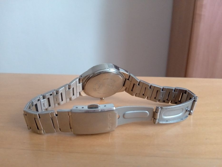 Zegarek Casio srebrny damski różowy