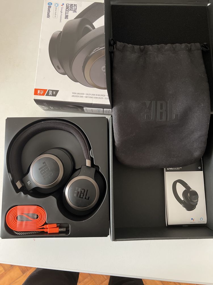 Auscultadores JBL Live 650 BTNC