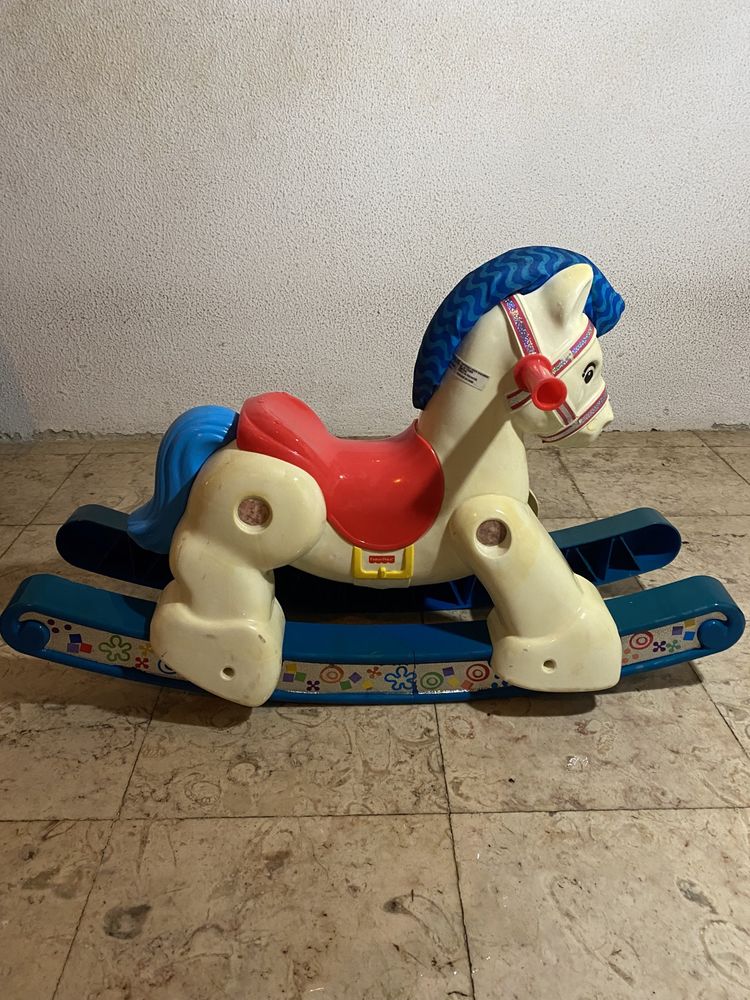 Cavalo baloiço para criança