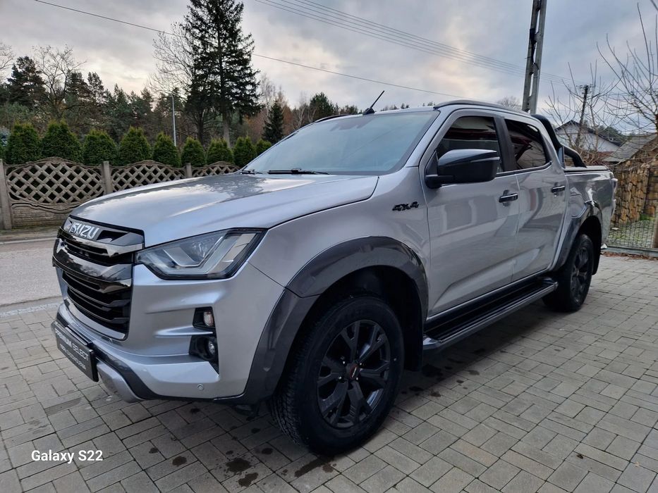 Isuzu D-Max V-cross . Bogate wyposazenie . Po przeglądzie.