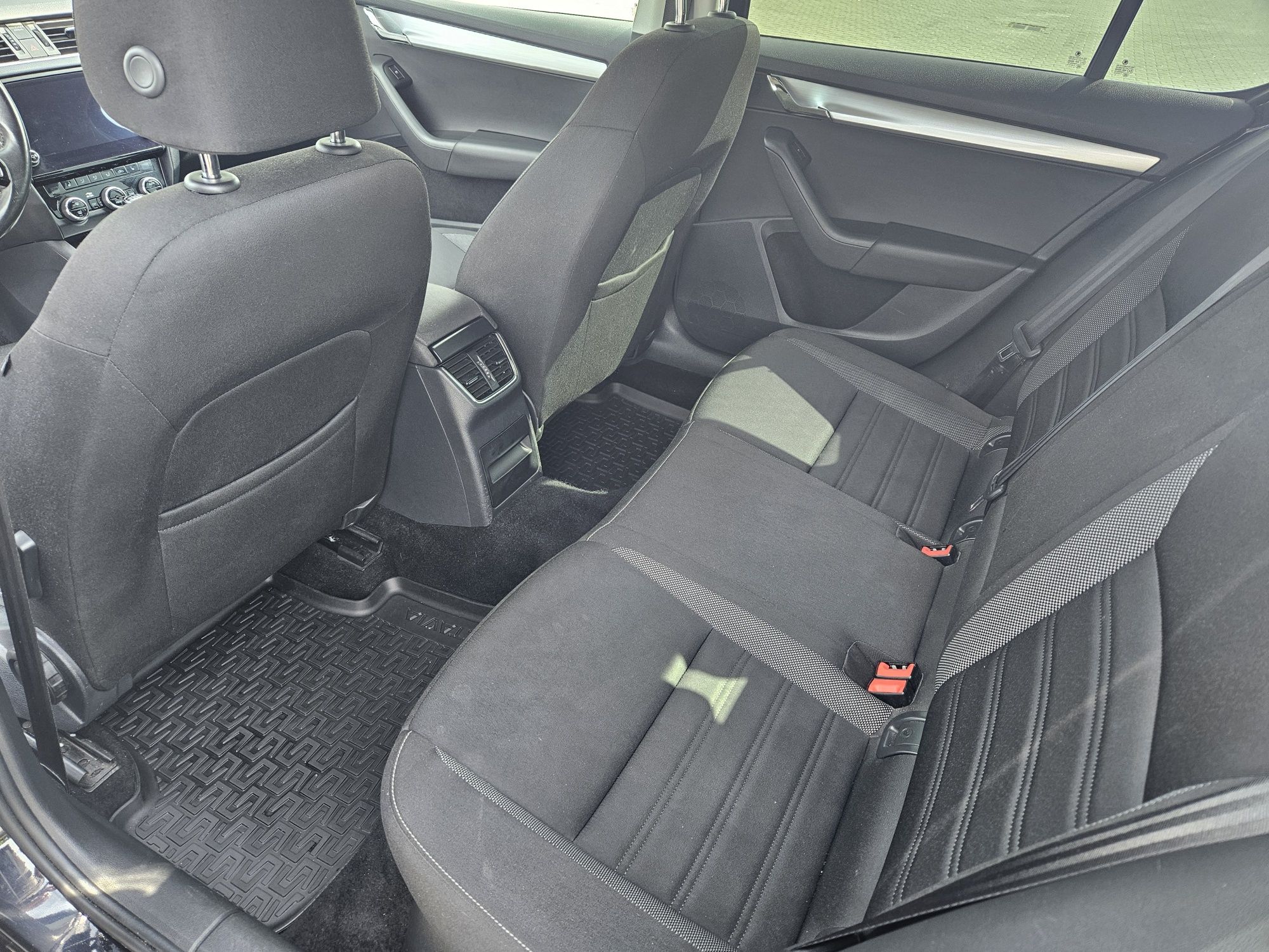 Skoda Octavia salon polska stan idelany