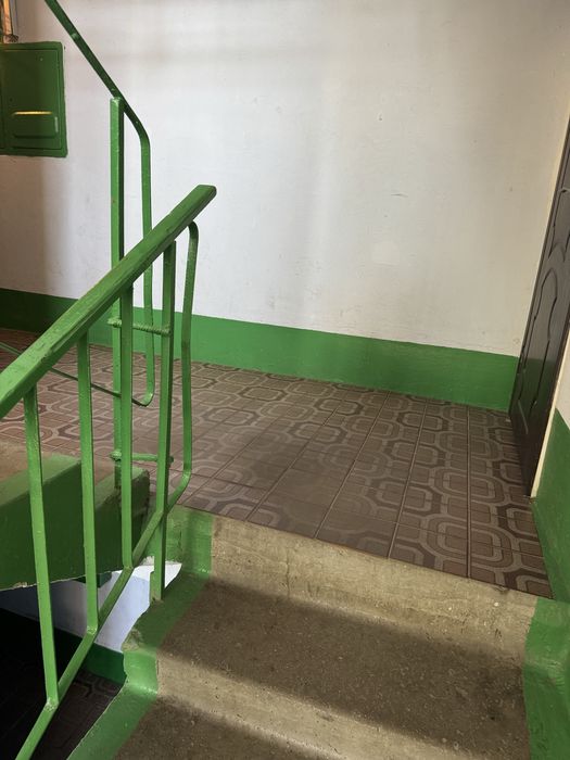 Продам 2 к.квартиру. 2эт/9эт, кирпич! Кухня -19кв.м