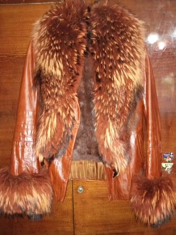 Кожаное пальто с мехом лисы