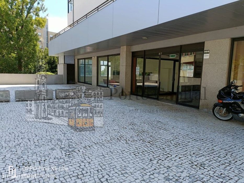 Excelente loja no coração do Campo Alegre, com 150m² e duas casas d...