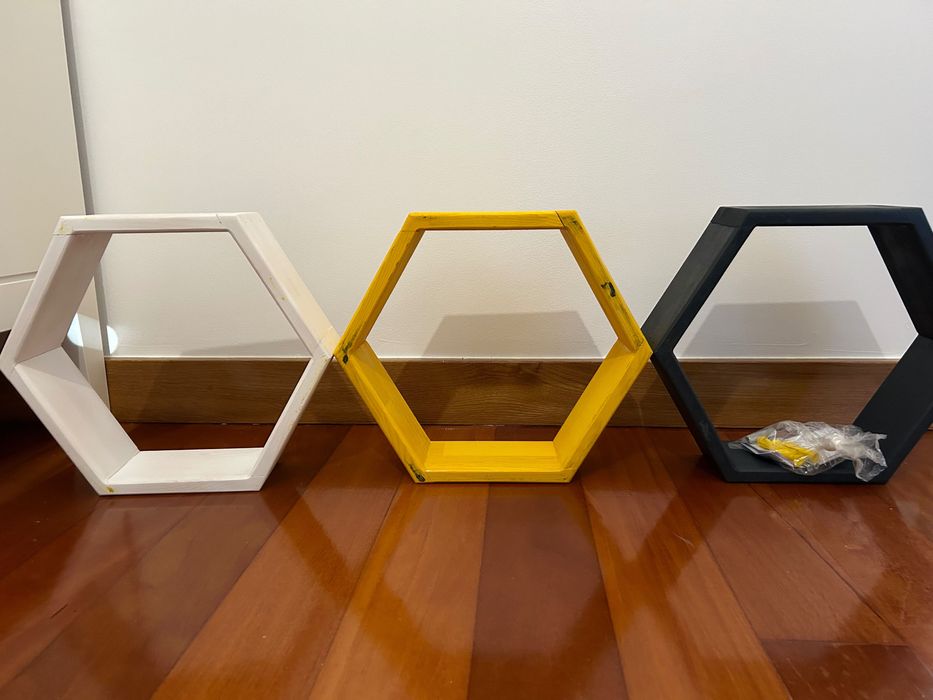 Prateleiras Coloridas e Hexagonais