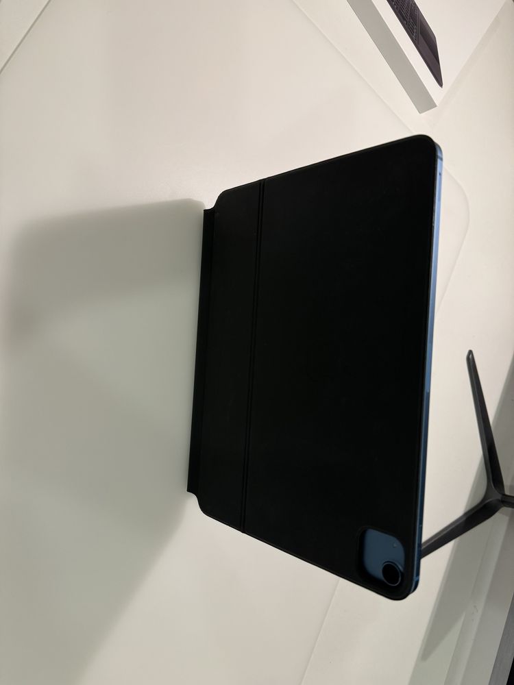 Ipad Air Apple 5G (10.9 -64GB - Wi-Fi +Cellular Azul) + Magic Keyboard