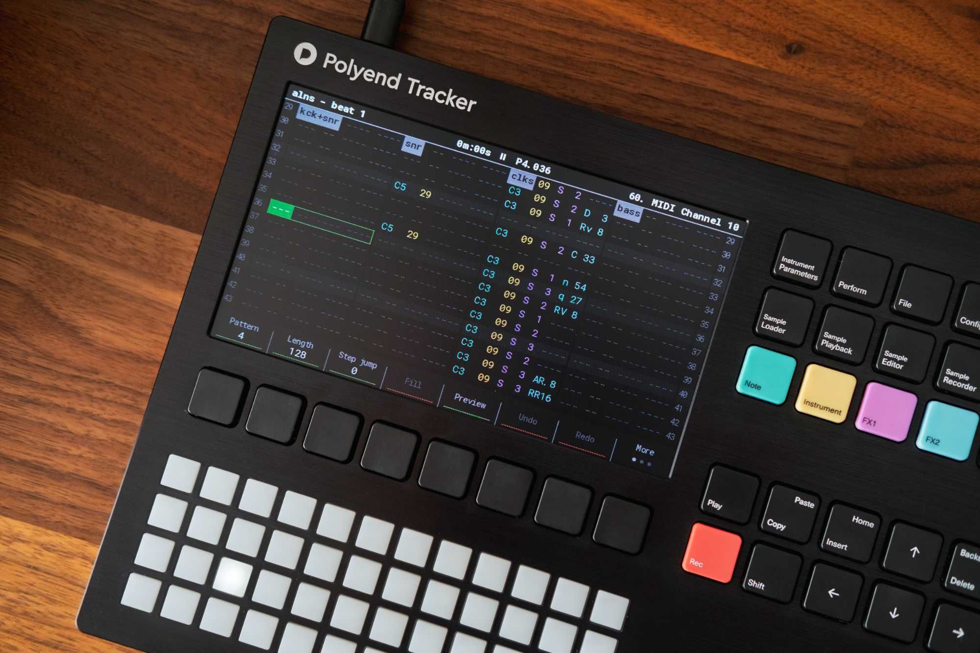 Polyend Tracker / sampler syntezator sekwencer midi