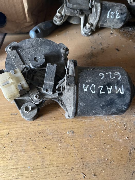 Продам моторчик стеклоочистителя дворников Мазда Хонда Киа