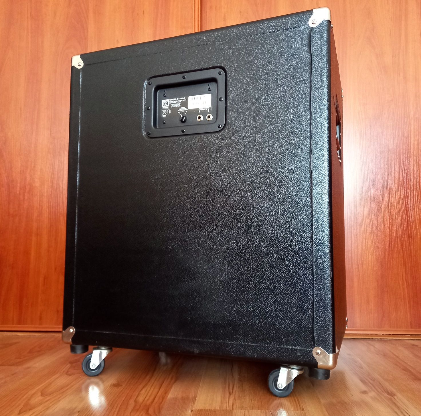 Ampeg B410HLF Kolumna Basowa 400W
