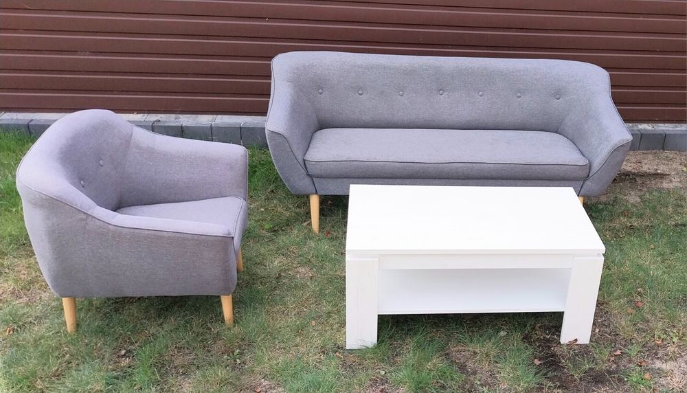 Zestaw mebli na nóżkach kanapa, fotel, stolik