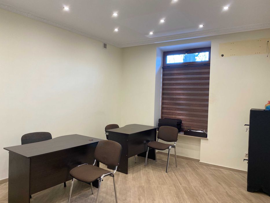 Фасадный офис в отличном состоянии на пр Шевченко.