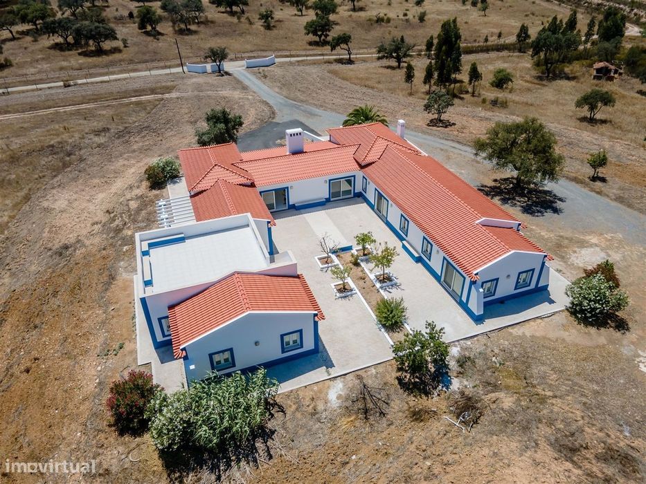 Monte alentejano com 28 hectares