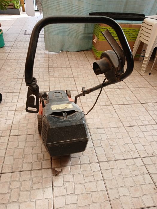 Maquina de cortar relva