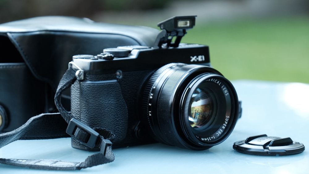 Aparat FUJIFILM X-E1 Fujinon FX 35 R1:1.4 (Made in Japan 21A14210)