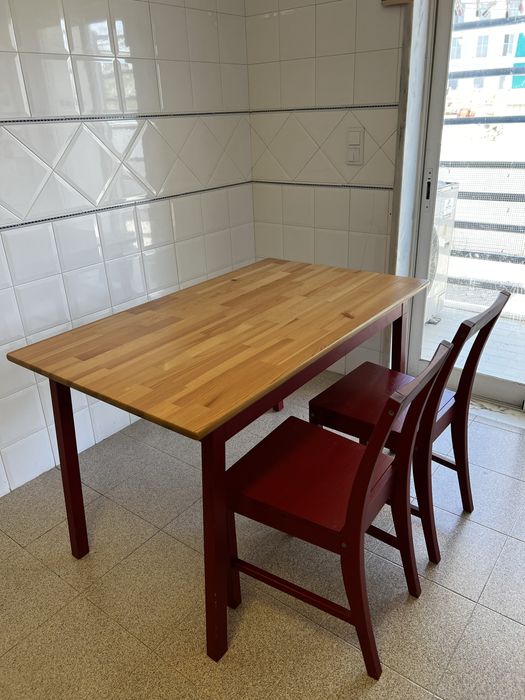 Mesa e 2 cadeiras