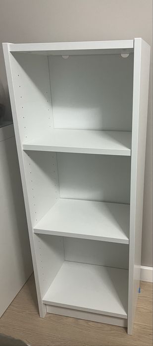 Mały biały regał Ikea Billy