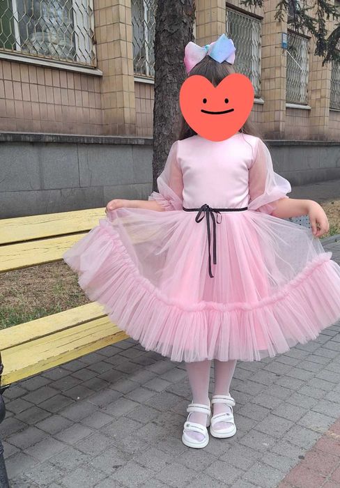 Продається святкова сукня для дівчинки 134 розміру