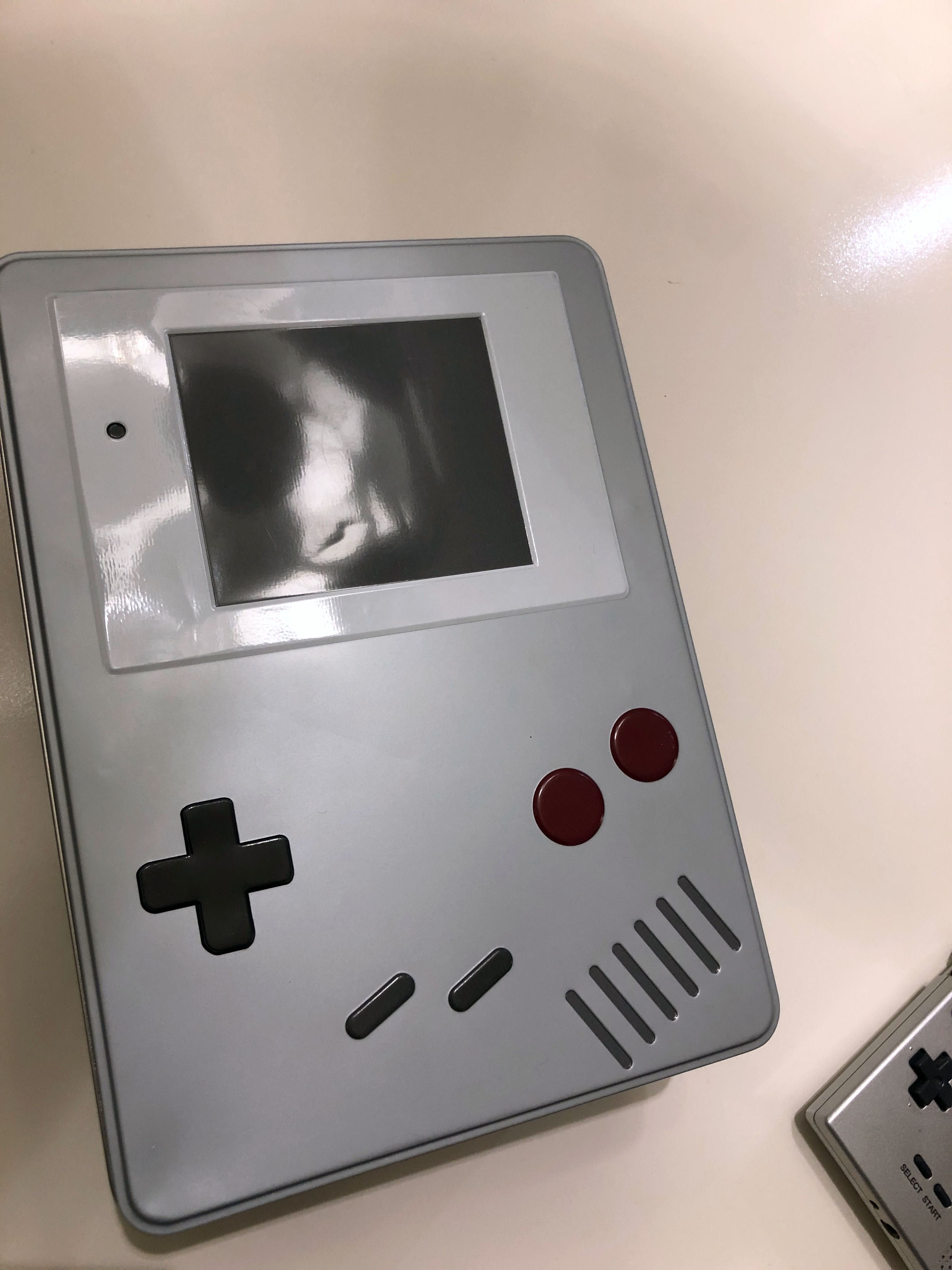 duże blaszane pudełko metalowa puszka Game Boy Nintendo