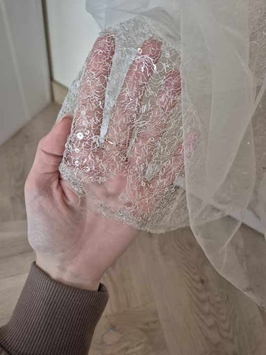Suknia ślubna na jedno ramię