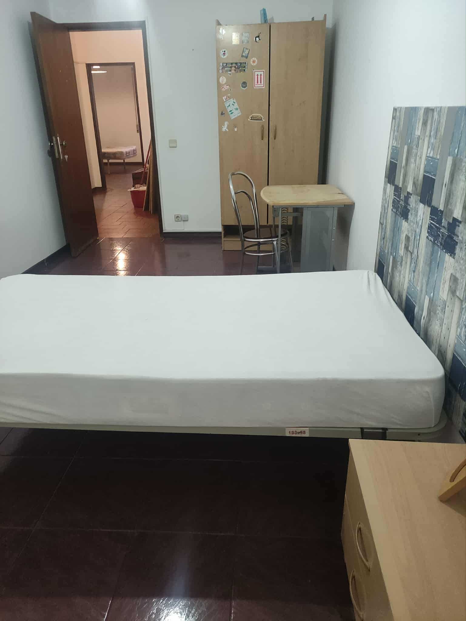 Alugo quarto a estudantes