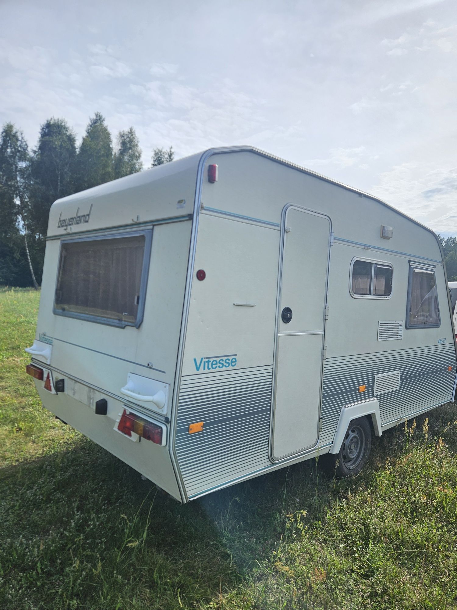 Przyczepa kempingowa Beyerland Vitesse 1000Dmc z 1994r z przedsionkiem