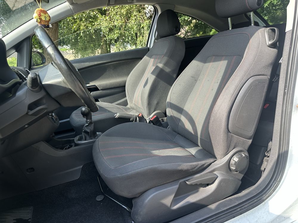 Opel Corsa D/ Pakiet OPC / 1.4 b / 2010r/Bogate Wyposażenie/ 2 Kpl.Kół
