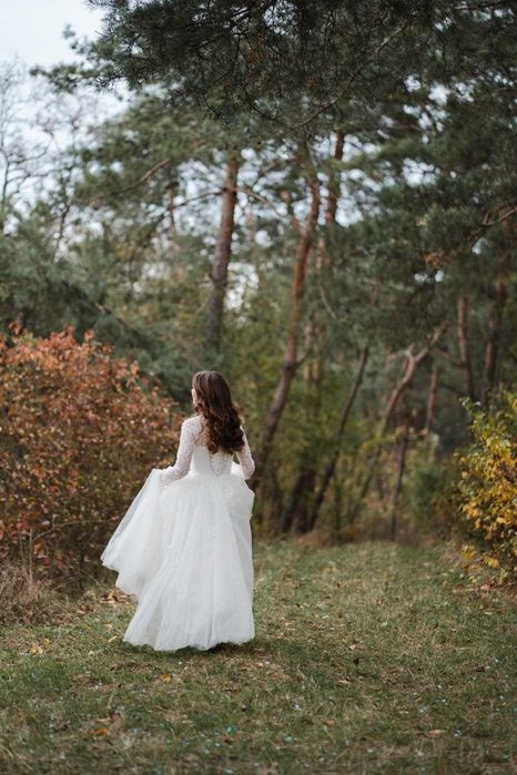 Весільня сукня з мереживом