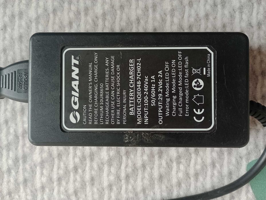 Ładowarka akumulatorów Giant 4pin