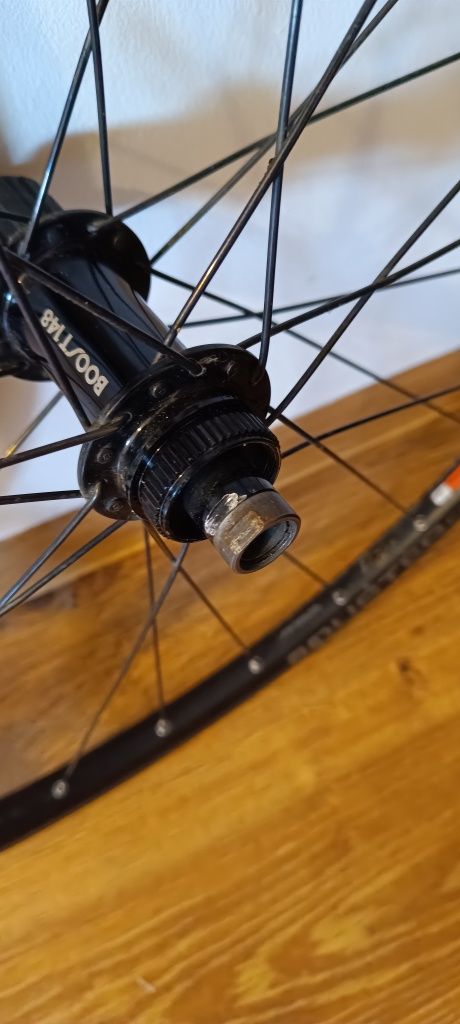 Bontrager Duster Elite 29 przód tył