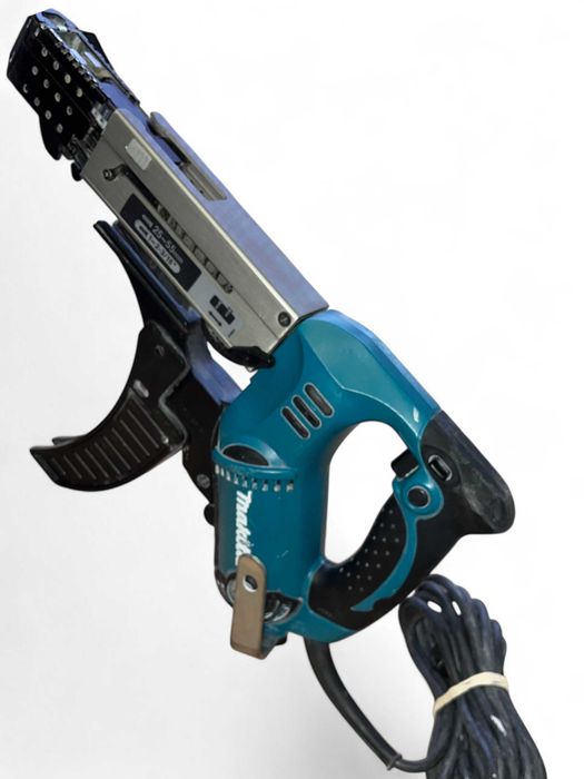 Wkrętarkę Sieciową z magazynkiem Makita 6842 do płyt g-k