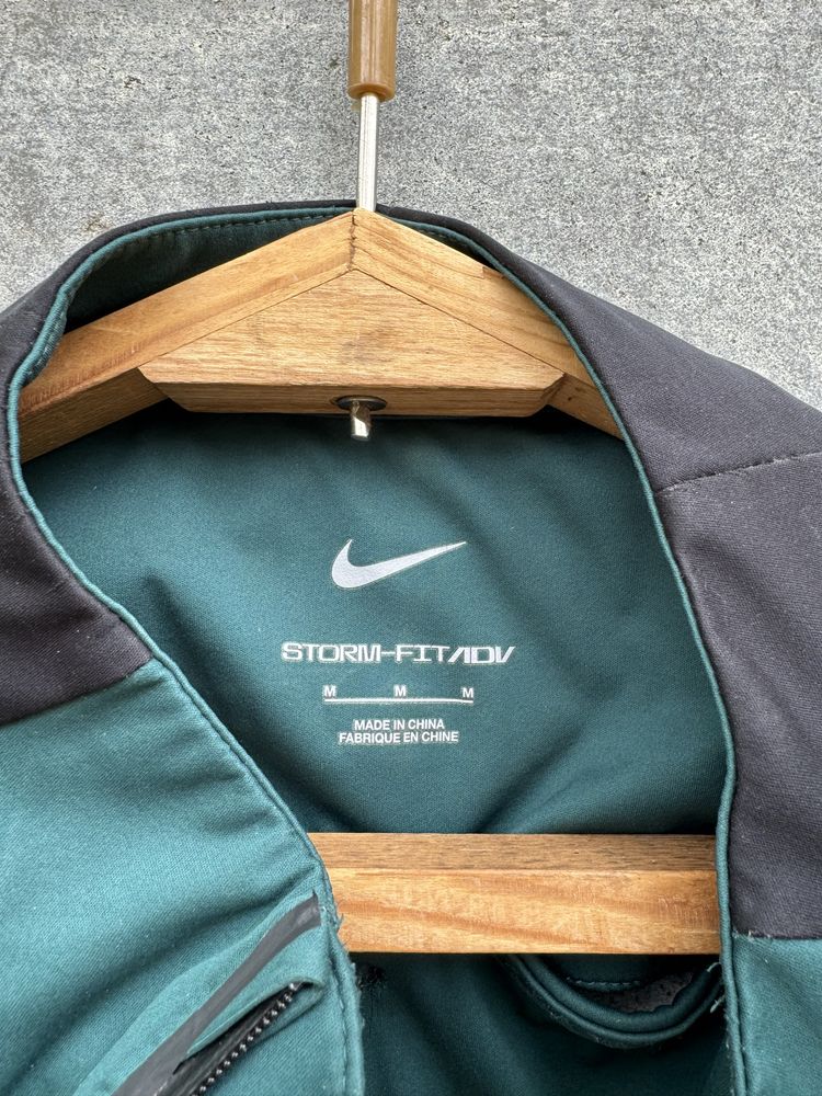 Nike Storm Fit Idi