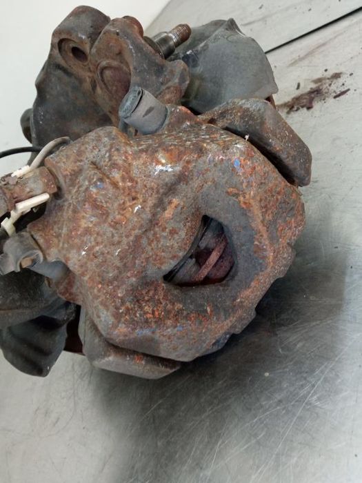 Pinça travão / maxila de travão frente esquerda BMW X1 (E84)