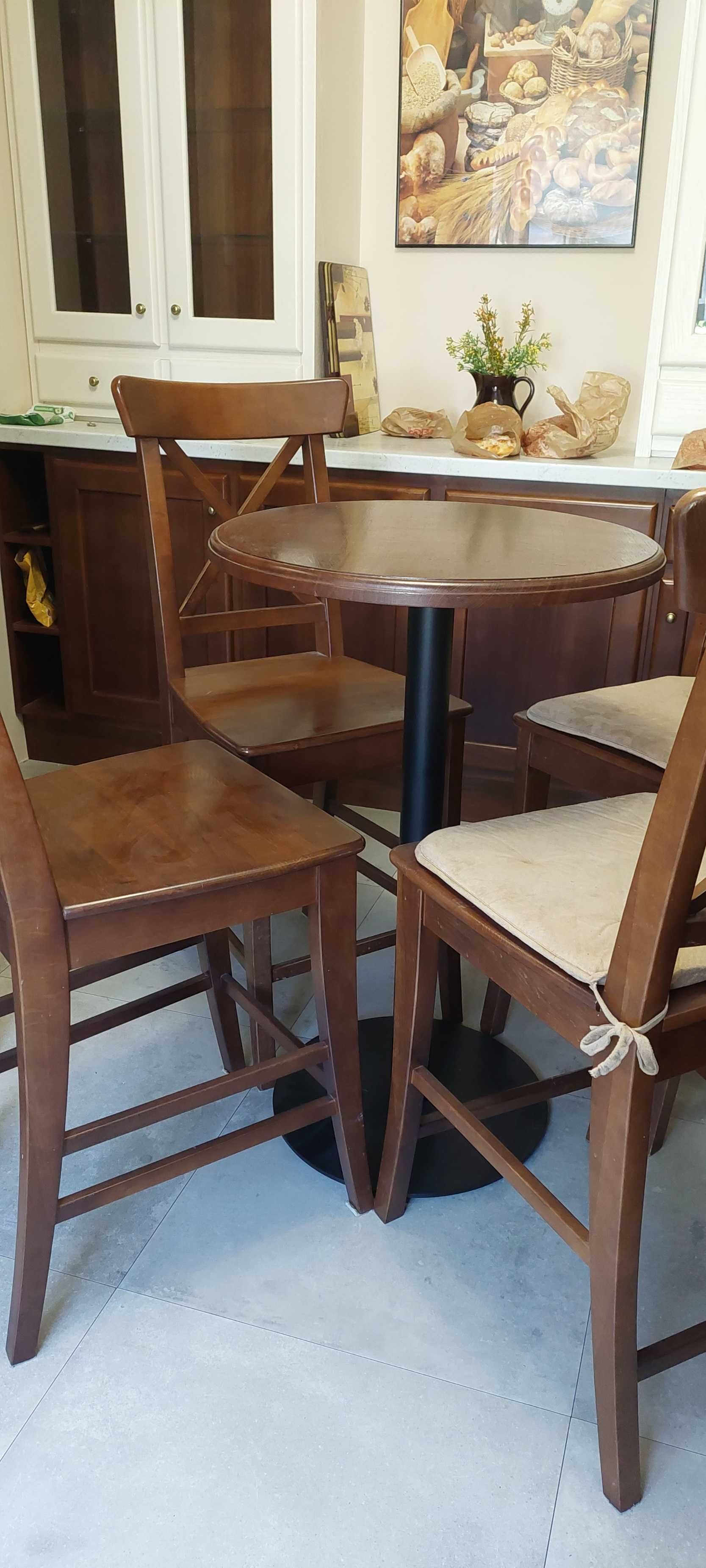 Komplet wysokich drewnianych mebli do jadalni (stół + krzesła)