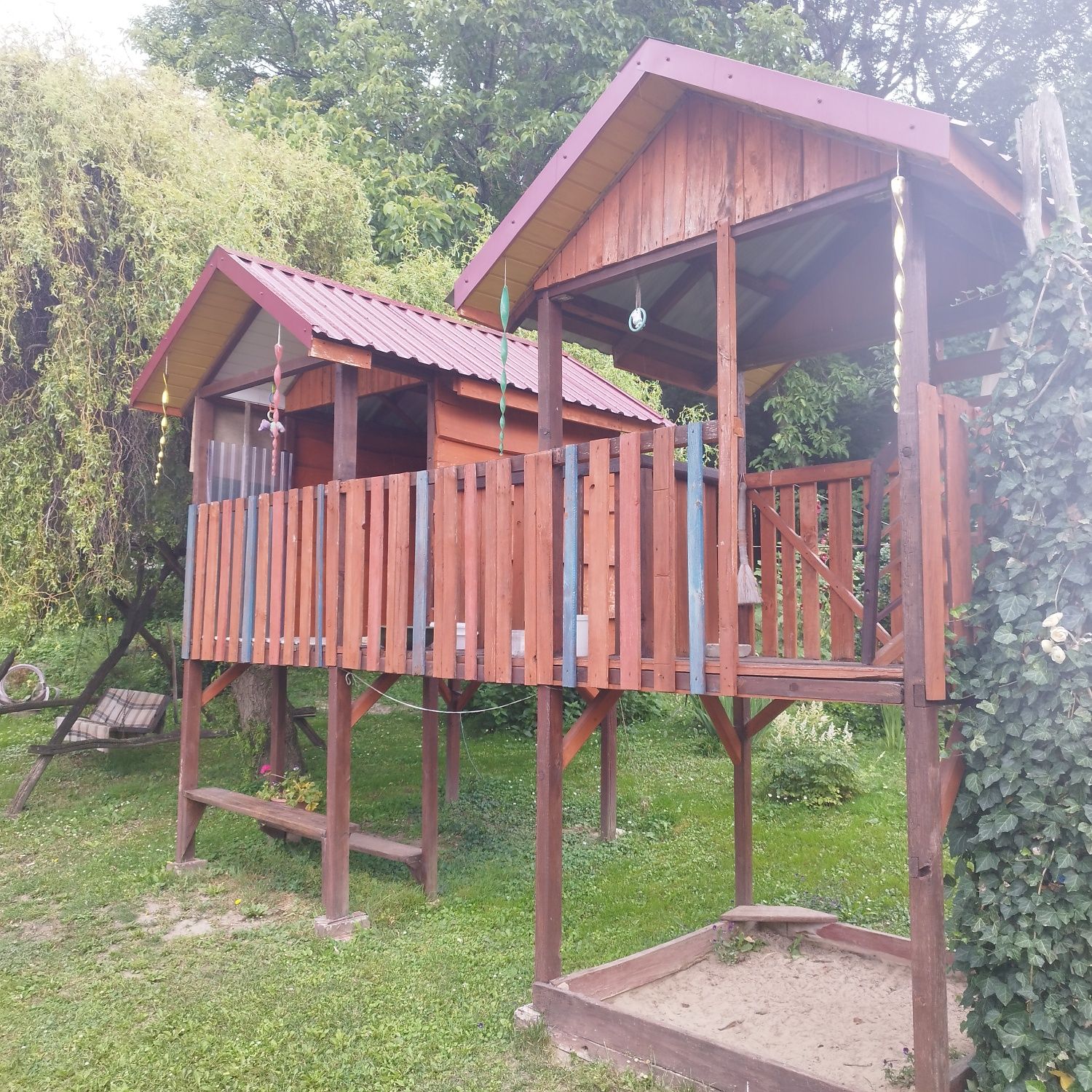 Domek drewniany z pomostem