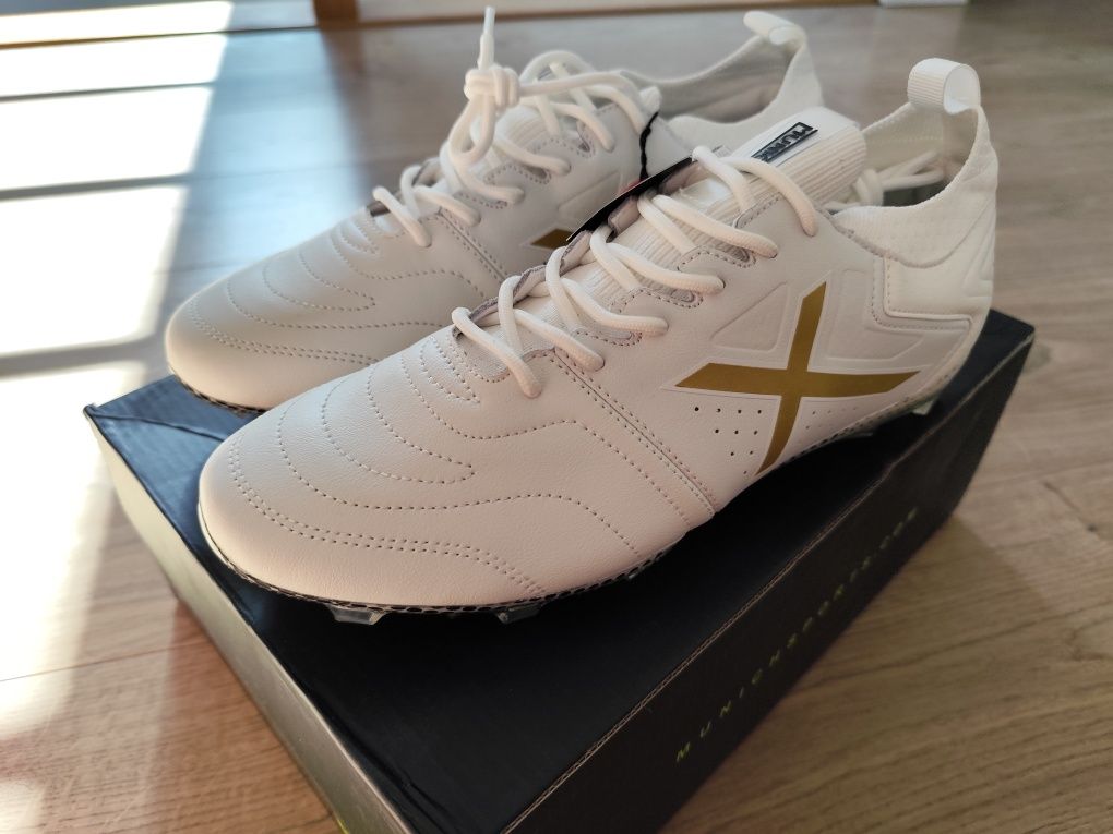 Buty piłkarskie Munich Trick FG blanco męskie korki lanki 28 cm