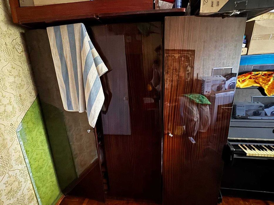 Большой шкаф для одежды