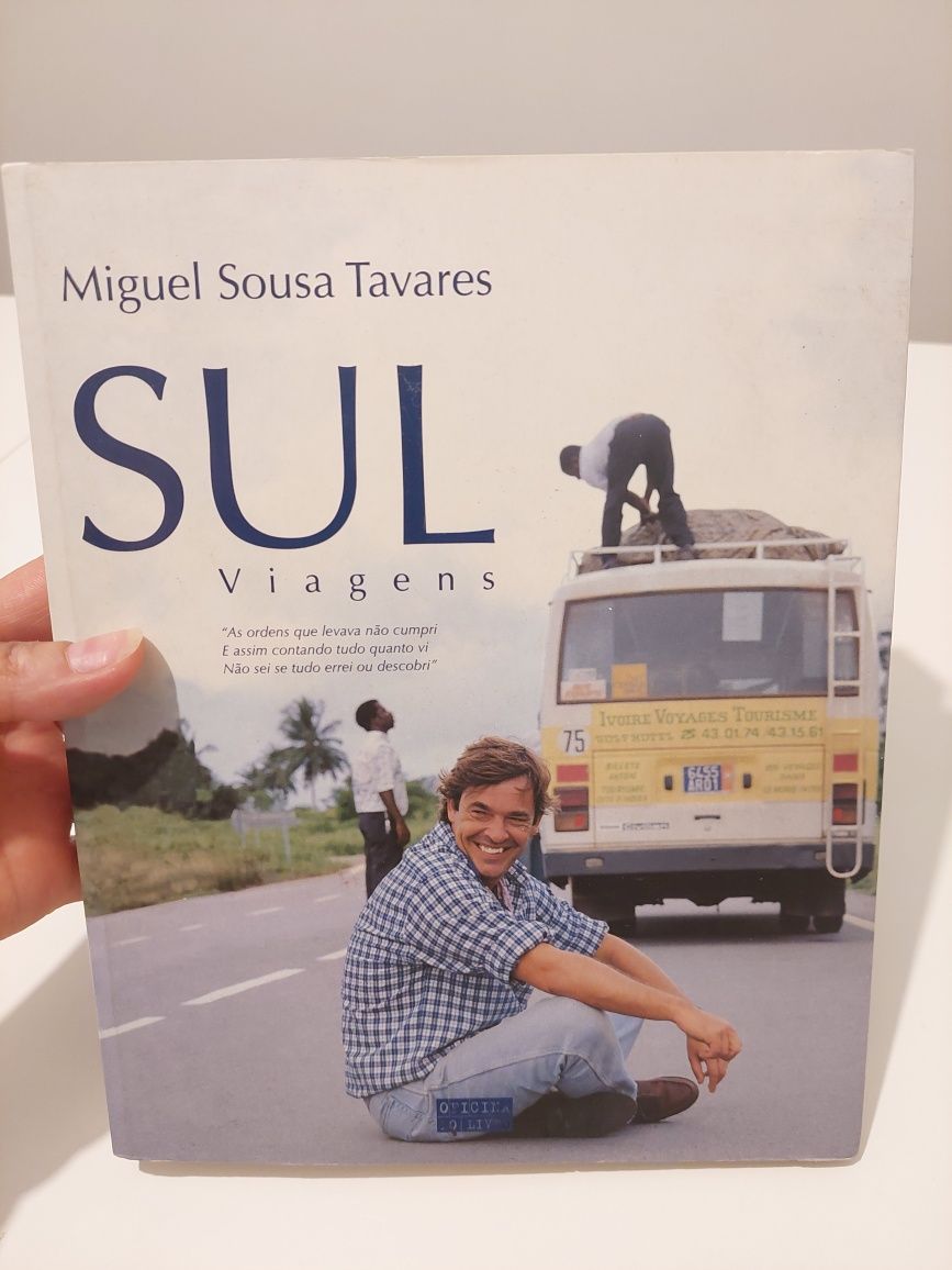 Livro  "Viagens" de Manuel Sousa Tavares