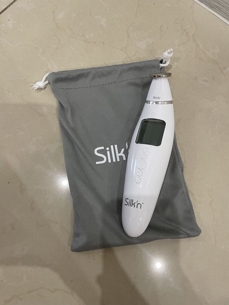 Silk’n ReVit Prestige mikrodermabrazja diamentowa  LCD wyświetlacz
