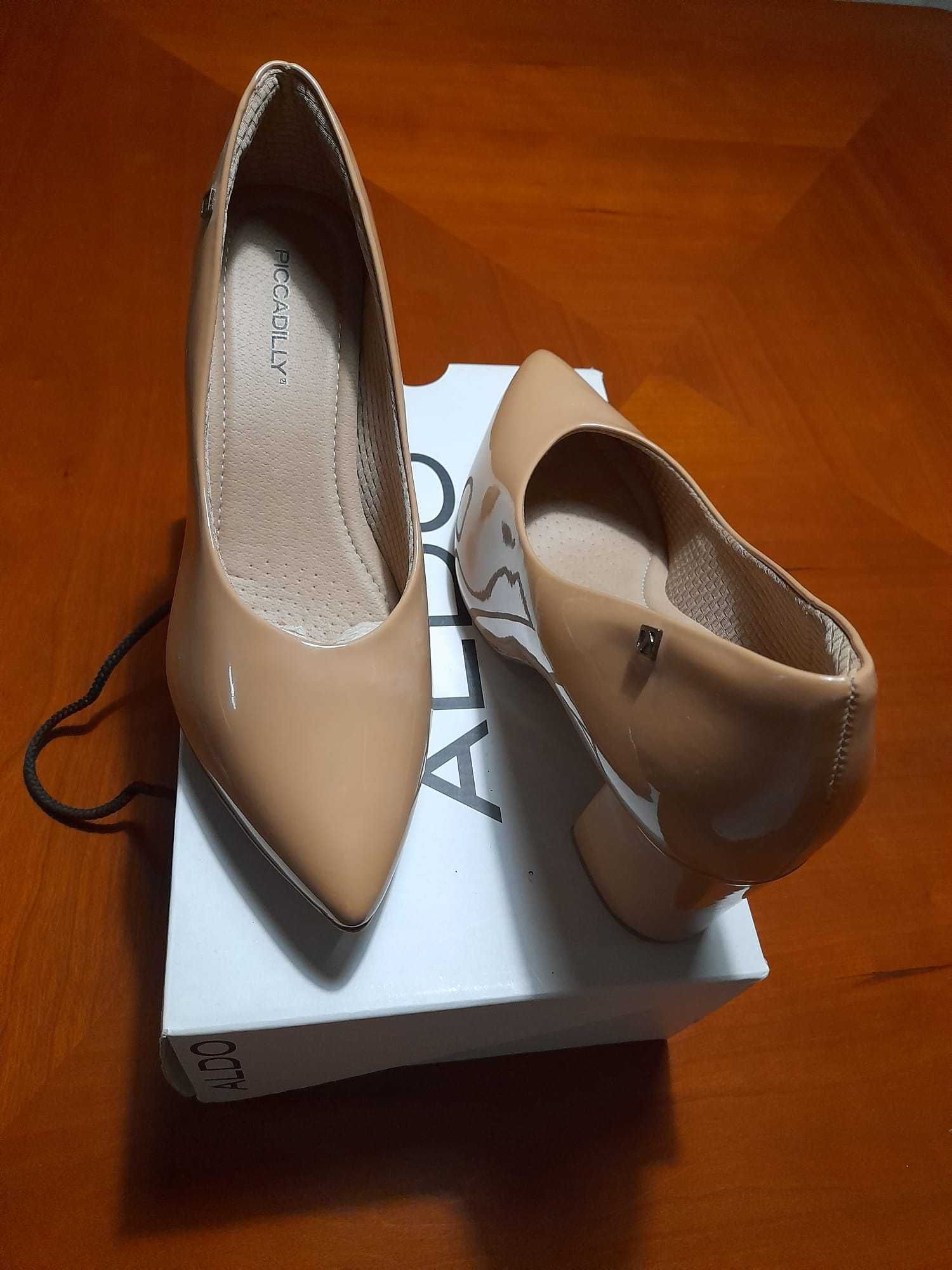 Sapatos bejes Piccadilly novos